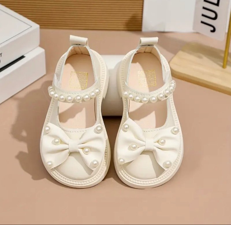 Chaussures d'école à la mode et mignonnes