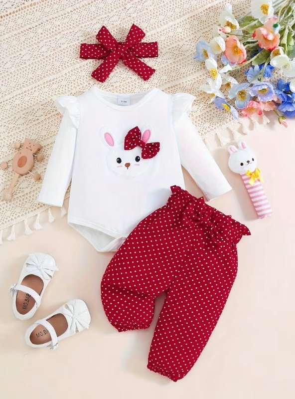 Ensemble trois pièces pour bébé fille