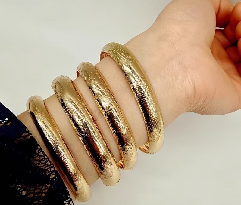 4pcs Bracelet Large Rétro Motif Sculpté Exagéré Doré Placé Mode Bangle Multi-Pièces Femme Style Indien Bijoux