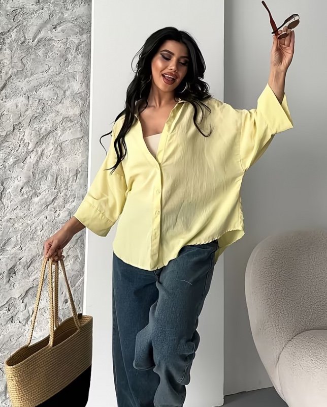 Chemise ample et élégante pour femmes, avec revers et détails de boutons, idéale pour la mode printemps-été