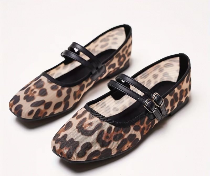 [Sandales tendance léopard] Nouvelles Sandales Plates Femme Léopard Mignonnes en Maille Respirante, Chaussures Ballerines Mary Jane Légères Polyvalentes pour Quotidien Décontracté à Double Boucle Tendance Fabriquées à la Main, Chaussures Femme