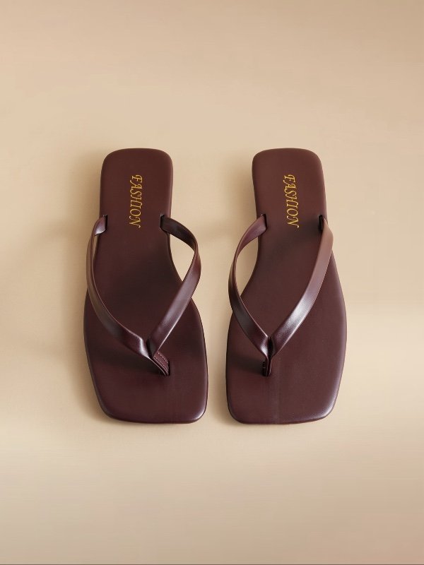 Glizzene Nouvelles sandales tongs chocolat pour femmes pour le printemps/été, à bout carré, plates et sans lacets, pantoufles décontractées à la mode pour mariage